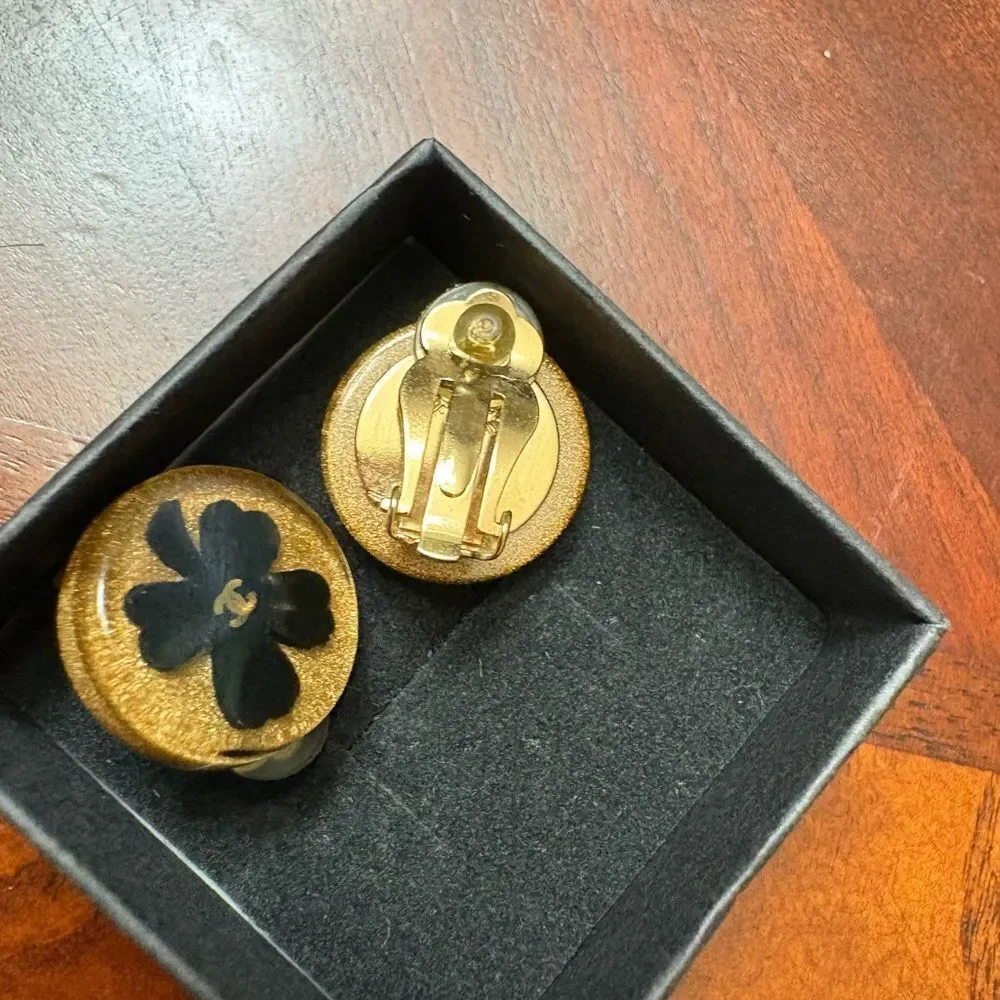 Pre owned lucky clover chanel earring resin cover clip Earrings